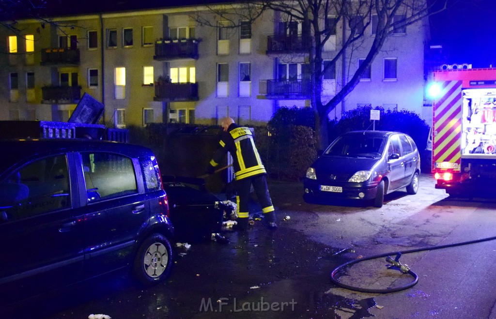 Erneut Muelltonnenbraende Koeln Vingst Ansbacherstr P06.JPG - Miklos Laubert